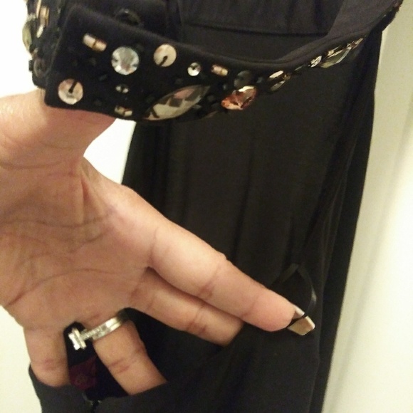 Stunning black formal gown with Embellish attached - Picture 2 of 3